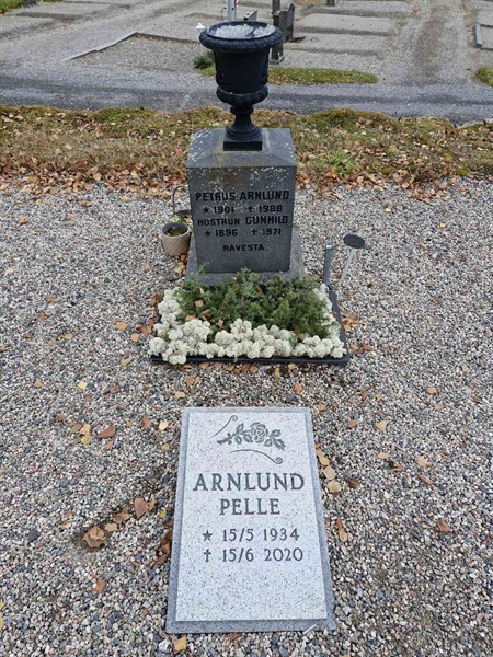 Grave number: AK A   109-111