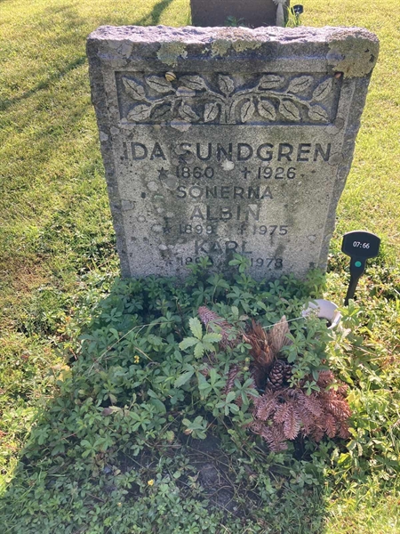 Grave number: 1 07    66