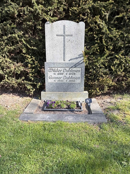 Gravnummer: 22 F    30