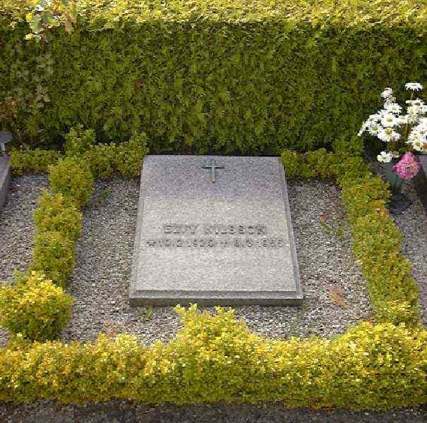 Grave number: NK Urn r    6 a