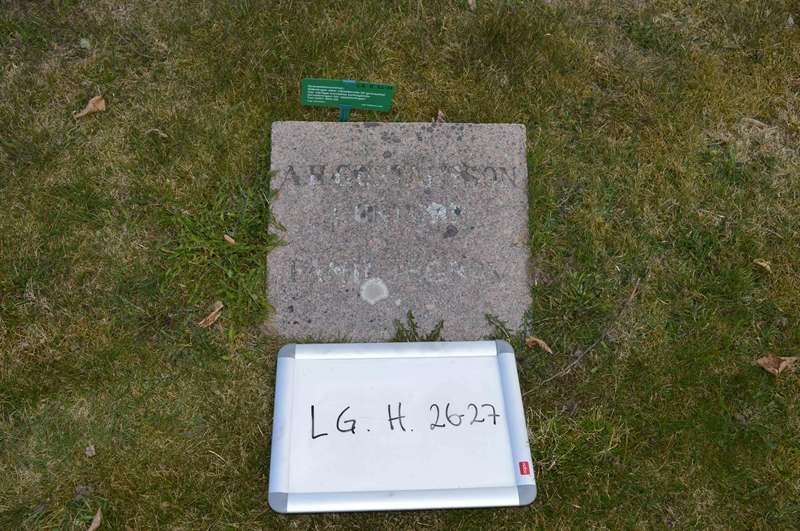 Grave number: LG H    26, 27
