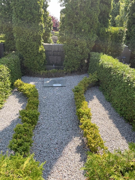 Grave number: NK VI    27