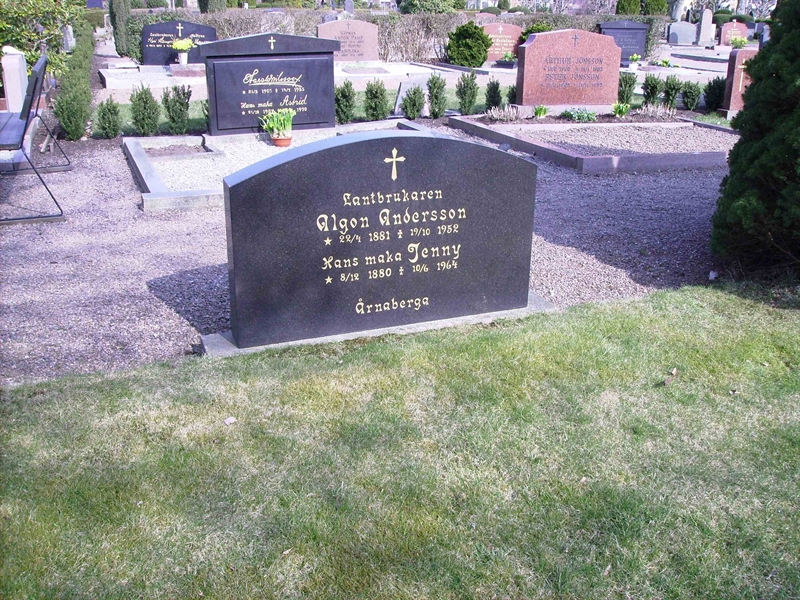 Grave number: LM 2 17  044