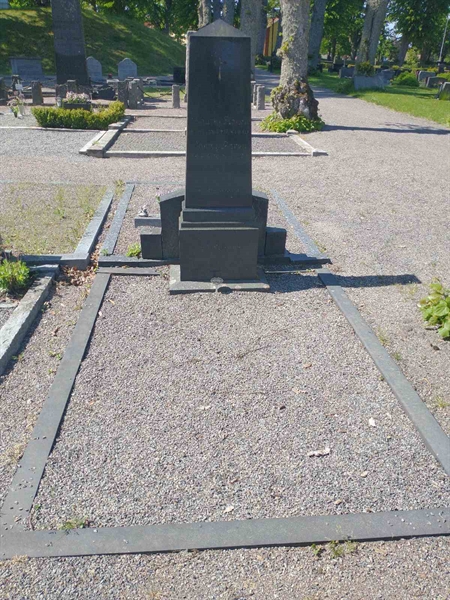 Grave number: VK E   530, 531