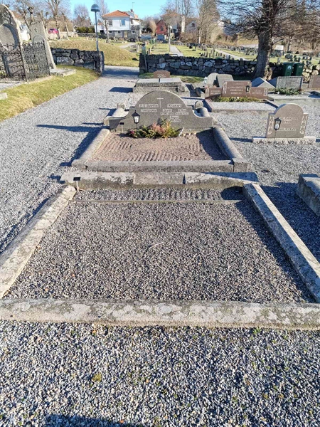 Grave number: TG 005 0671, 0672
