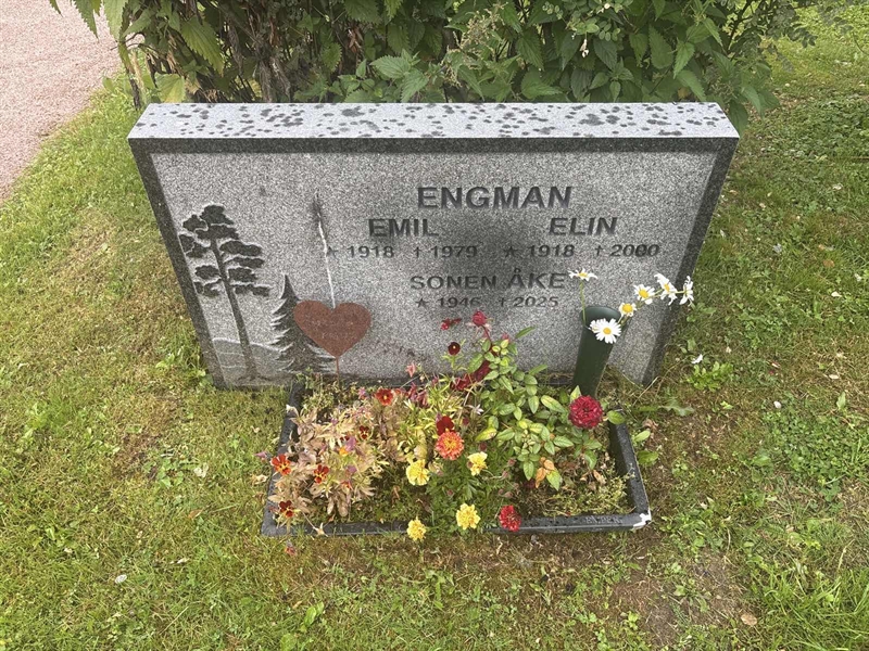 Grave number: 002 2   553