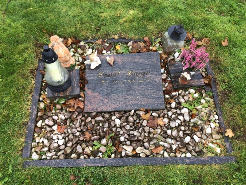 Grave number: LM 4 502  006