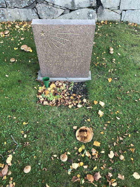 Grave number: K1 12    33, 34