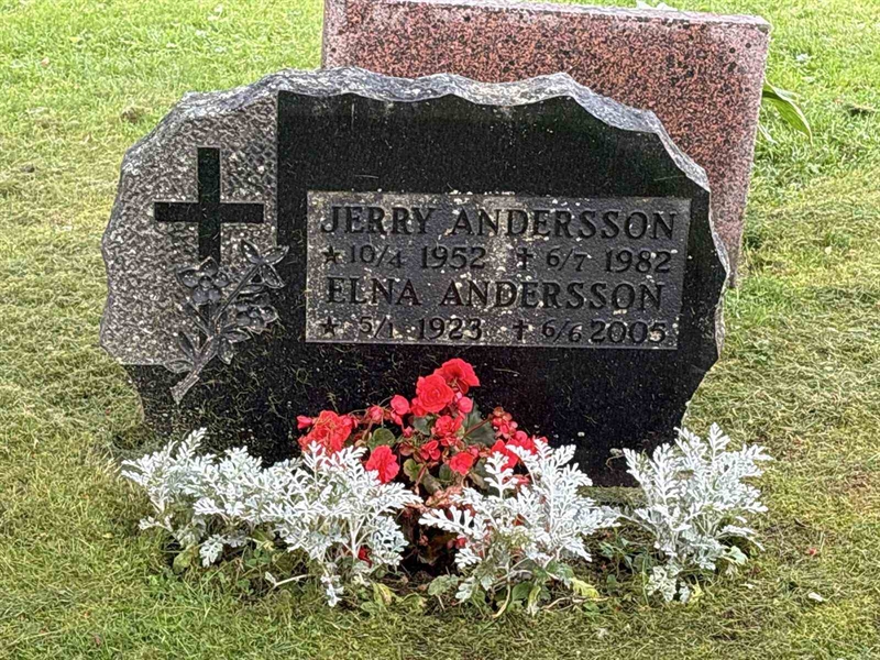 Grave number: IN 31   107-108