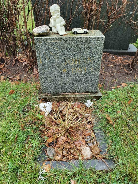 Grave number: SK A2  1075