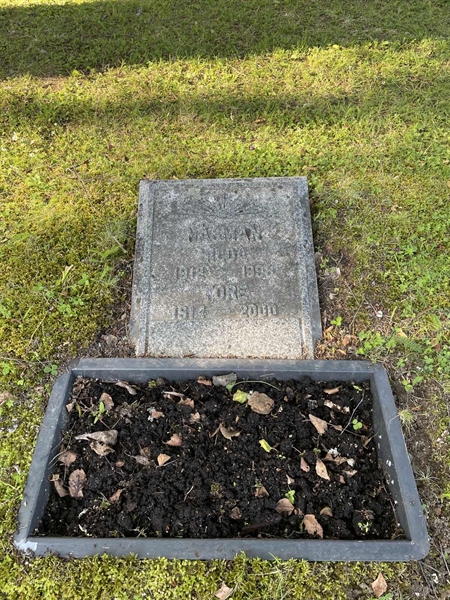 Grave number: R 5    24