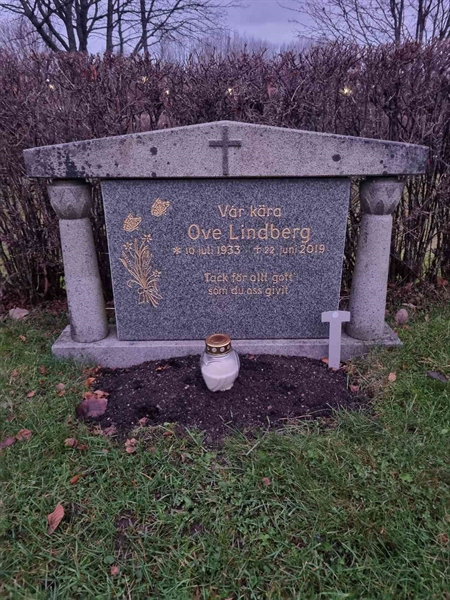 Grave number: 1 12   84