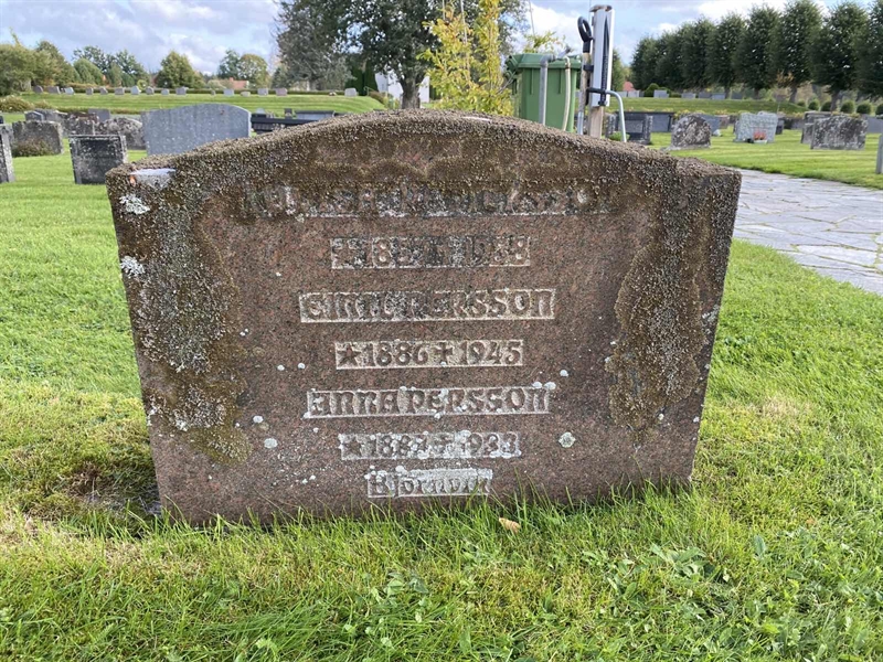 Grave number: 4 Me 08    32-34