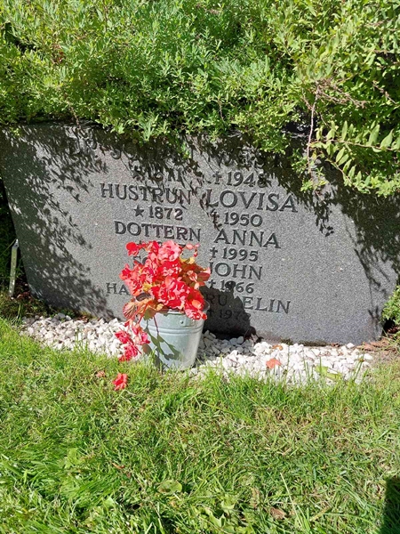 Grave number: 1 D   013