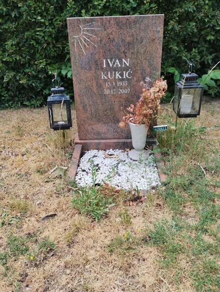 Grave number: NÅ 40     4, 5