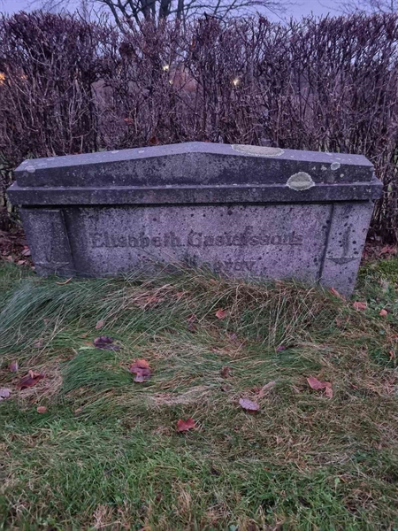 Grave number: 1 12   83