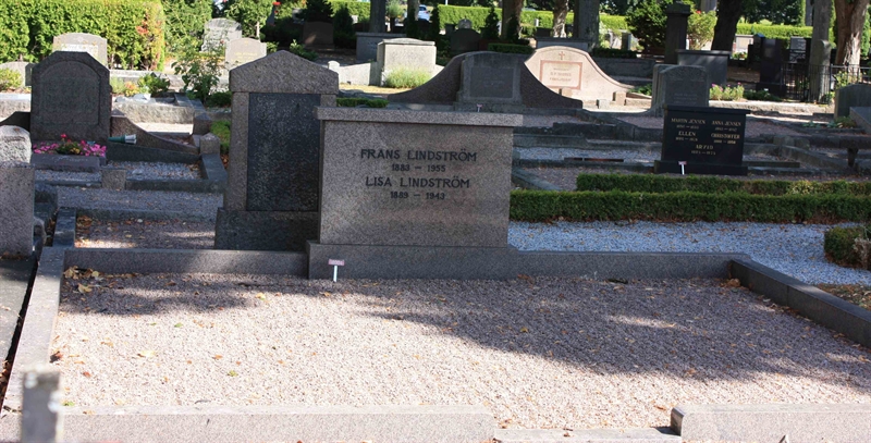 Grave number: Ö 18y    12, 13, 14