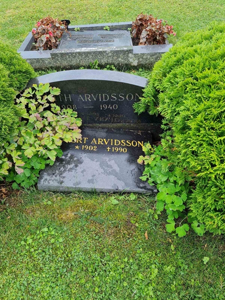 Grave number: KN 02   492, 493