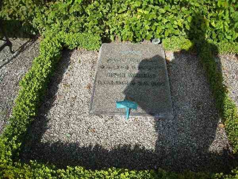 Grave number: NK Urn p    11