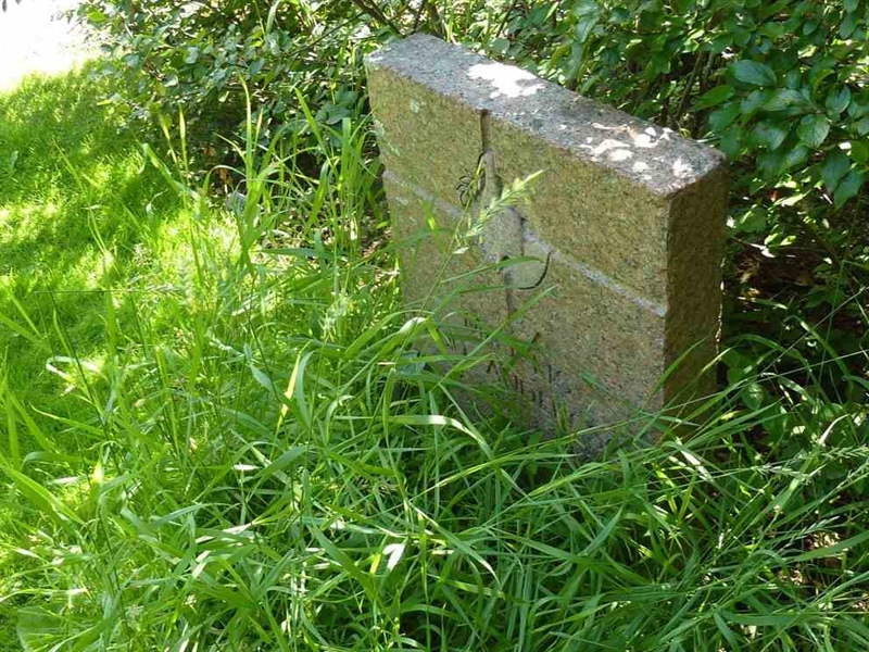 Grave number: 1 J   83