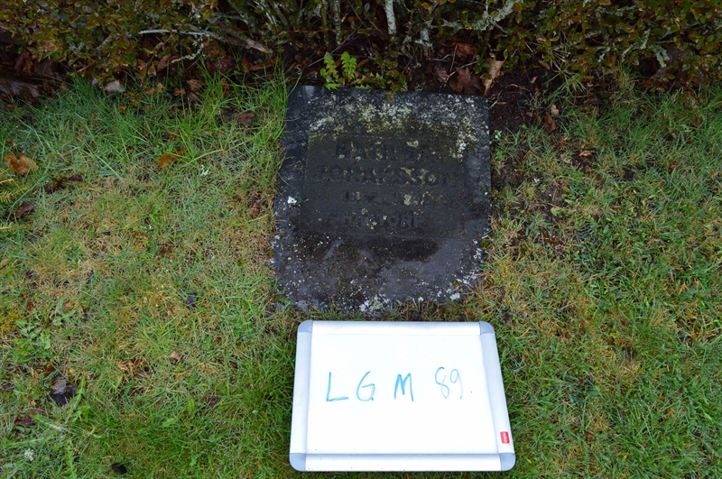 Grave number: LG M    89