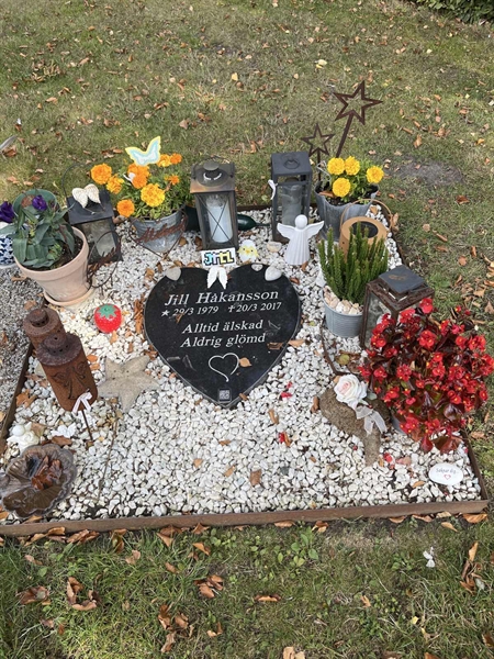 Grave number: NK Urn XVIII    17