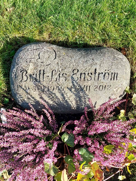 Hautatunnus: 1 L   058