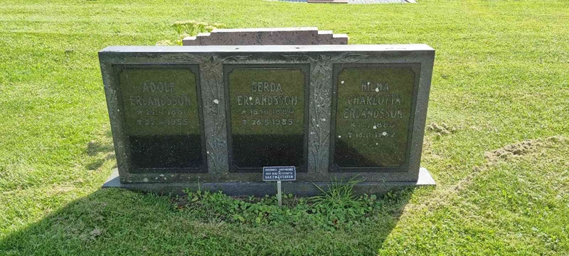 Grave number: SK 1 01  001, 003