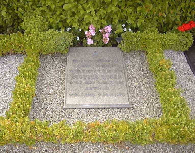 Grave number: NK Urn r    19