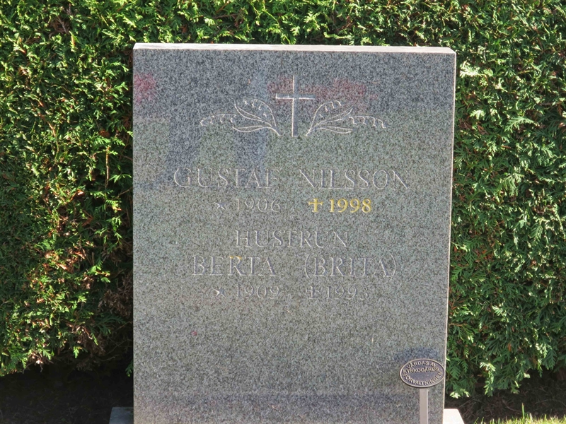 Grave number: HK L   103, 104