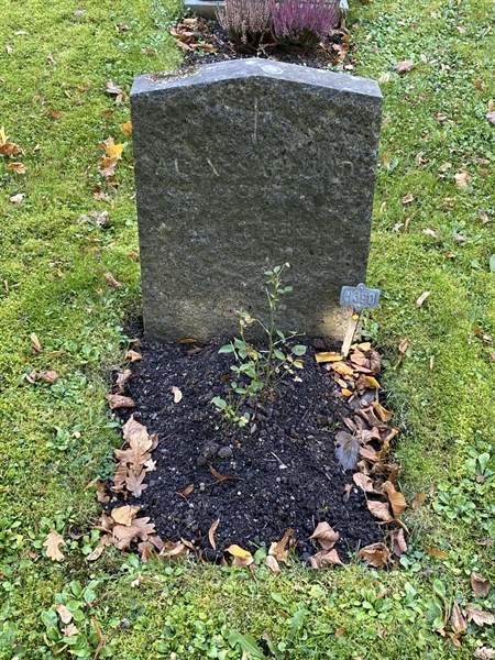 Grave number: 1 H   390