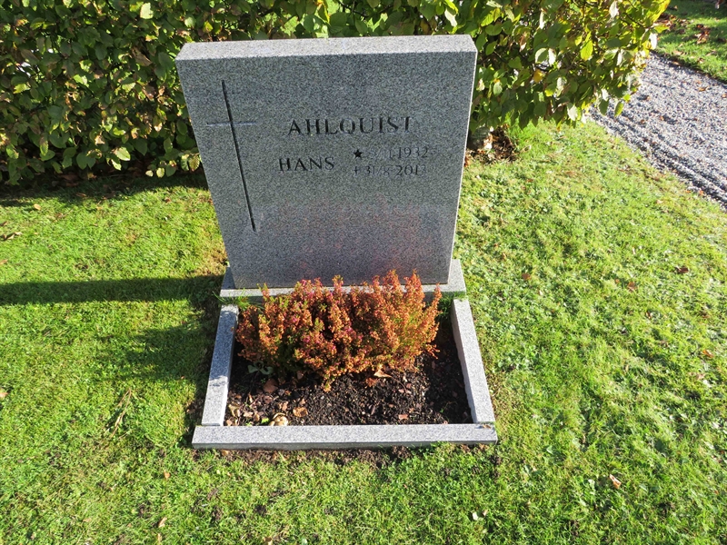 Grave number: 1 12   21