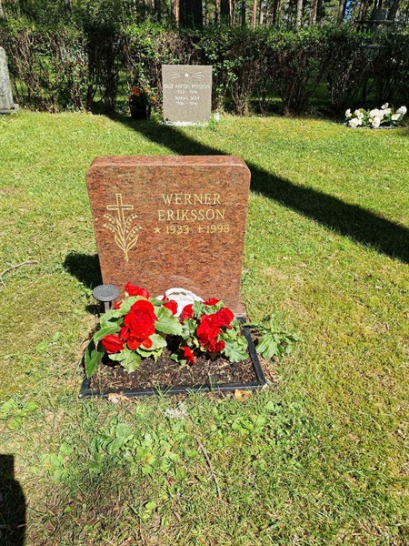 Grave number: 1 KV.8   233