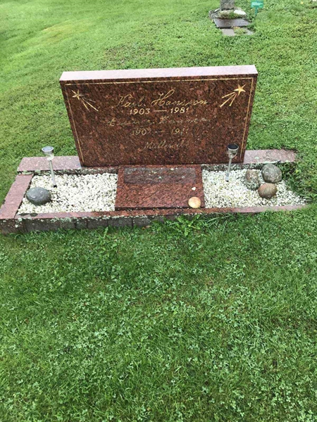 Grave number: B 01   125, 126