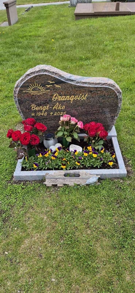 Grave number: F 04   136, 137