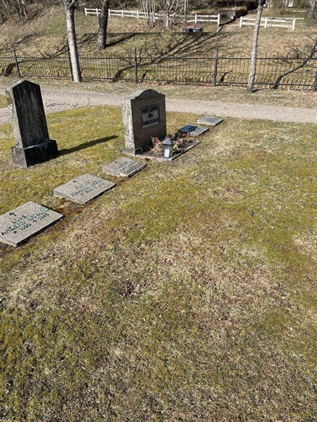 Grave number: 30 B    40A-E