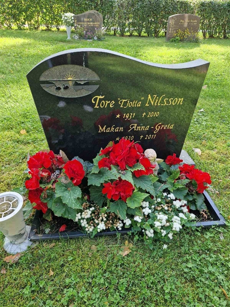 Grave number: 1 KV16    30-31