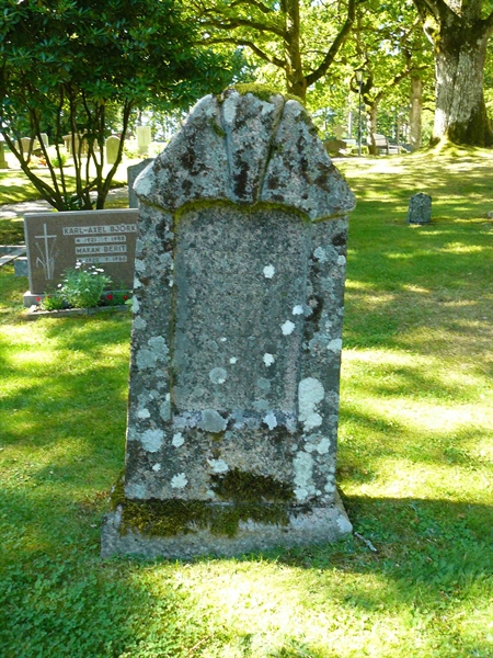 Grave number: Er G 8    27
