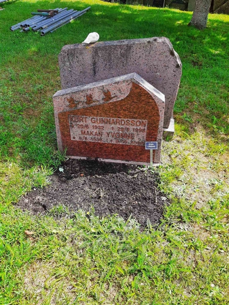 Grave number: M1 R    30, 31