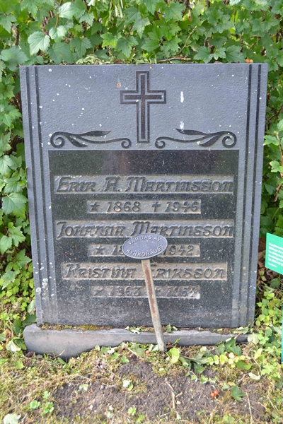 Grave number: 1 M   811