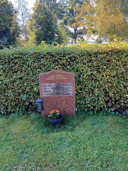 Grave number: OS N   150, 151