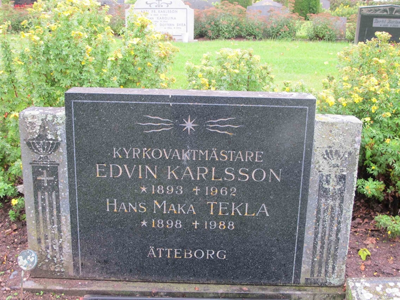 Grave number: KÄÖ A   423, 424