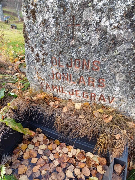 Grave number: JÄ 1 A 1292, 1293, 1294