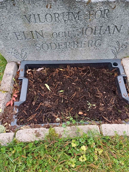 Grave number: JÄ 1 B 3067, 3068, 3069