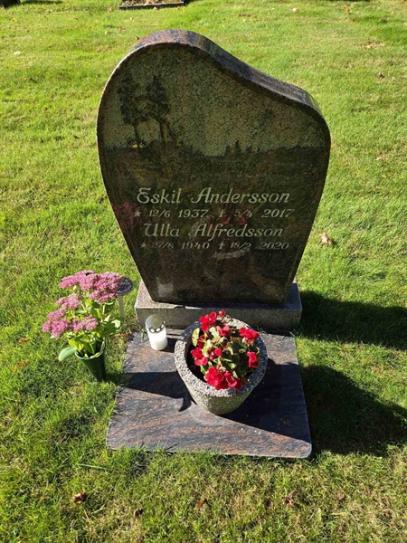Grave number: T A D   803-804