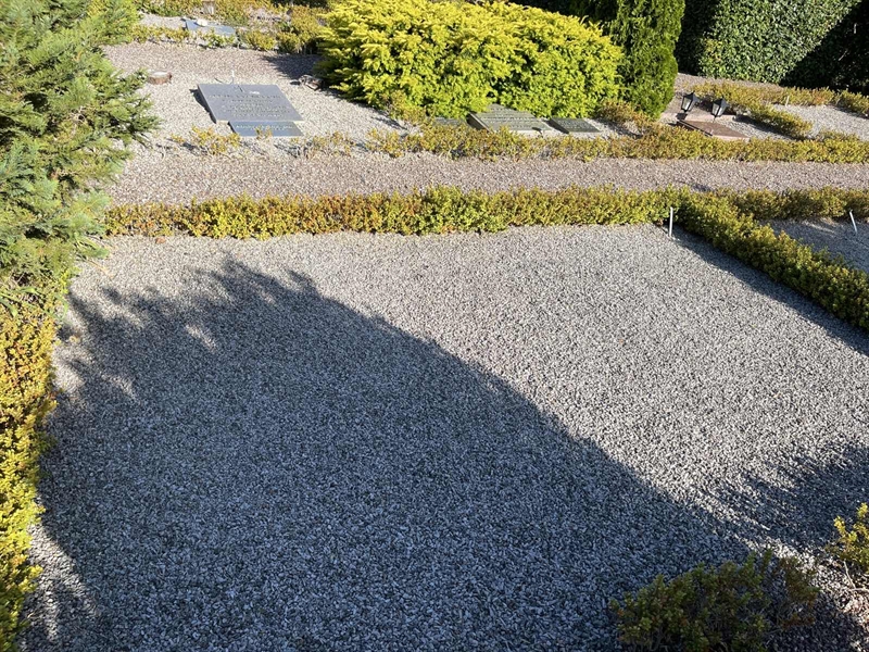 Grave number: NK E 46-48