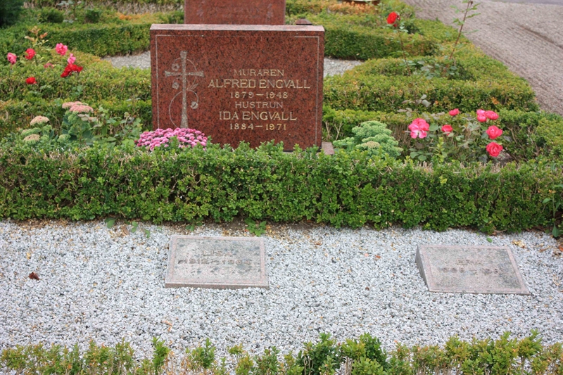 Grave number: Ö 24    17, 18
