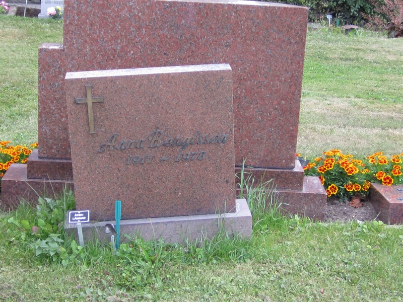 Grave number: 1 R    21
