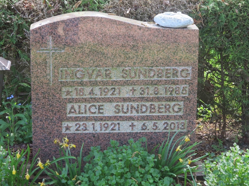 Grave number: HÖB 77    36