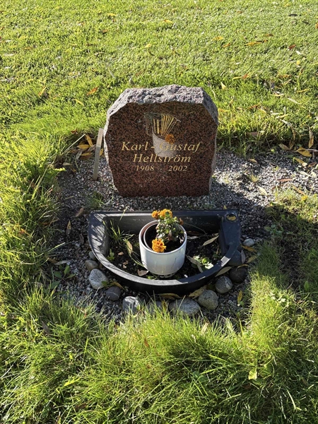 Grave number: 4 N NC   107